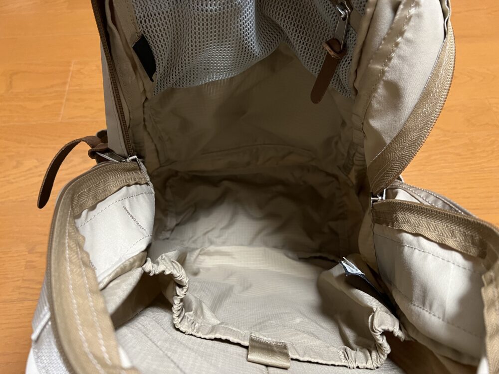 大きく開く