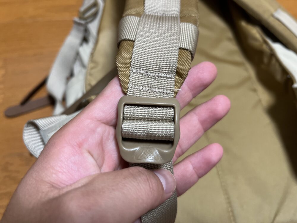 ショルダーハーネス調節バックル