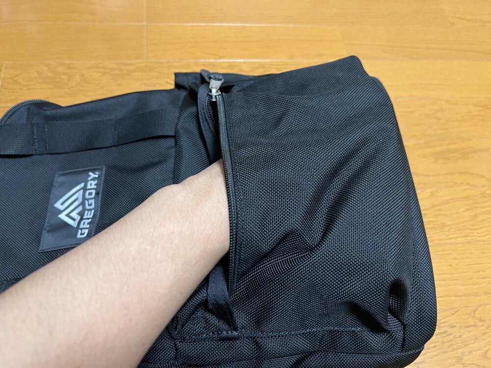 フロント下部のポケット