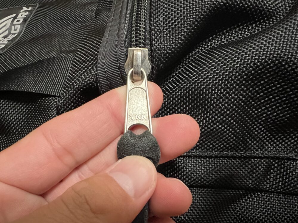 ジッパーはYKK