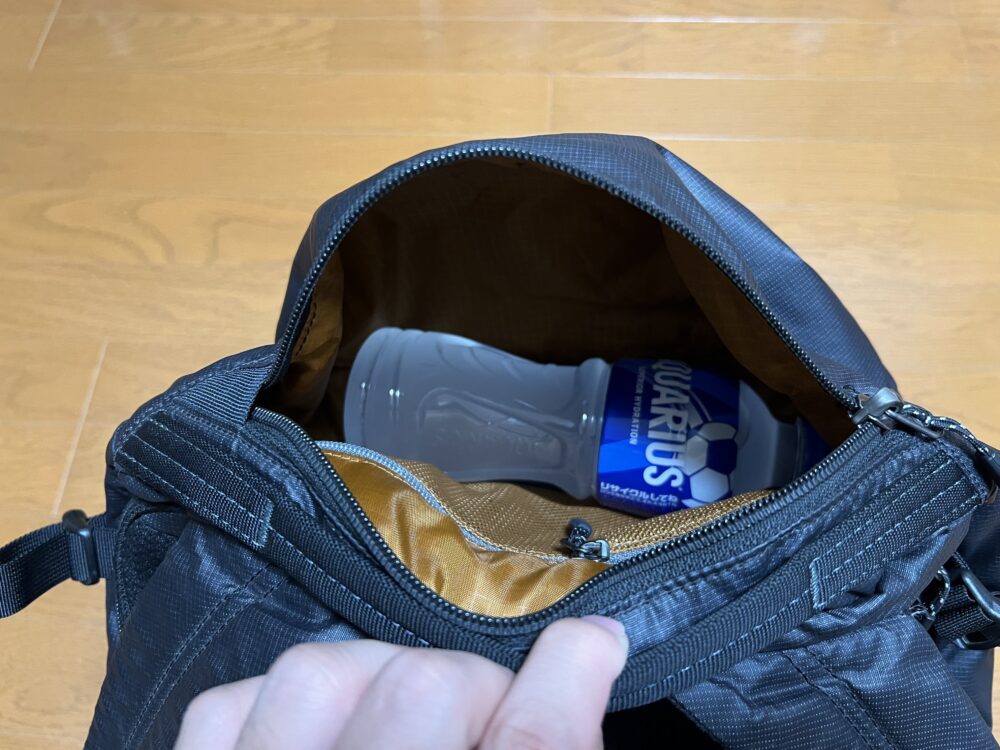 上部のポケット
