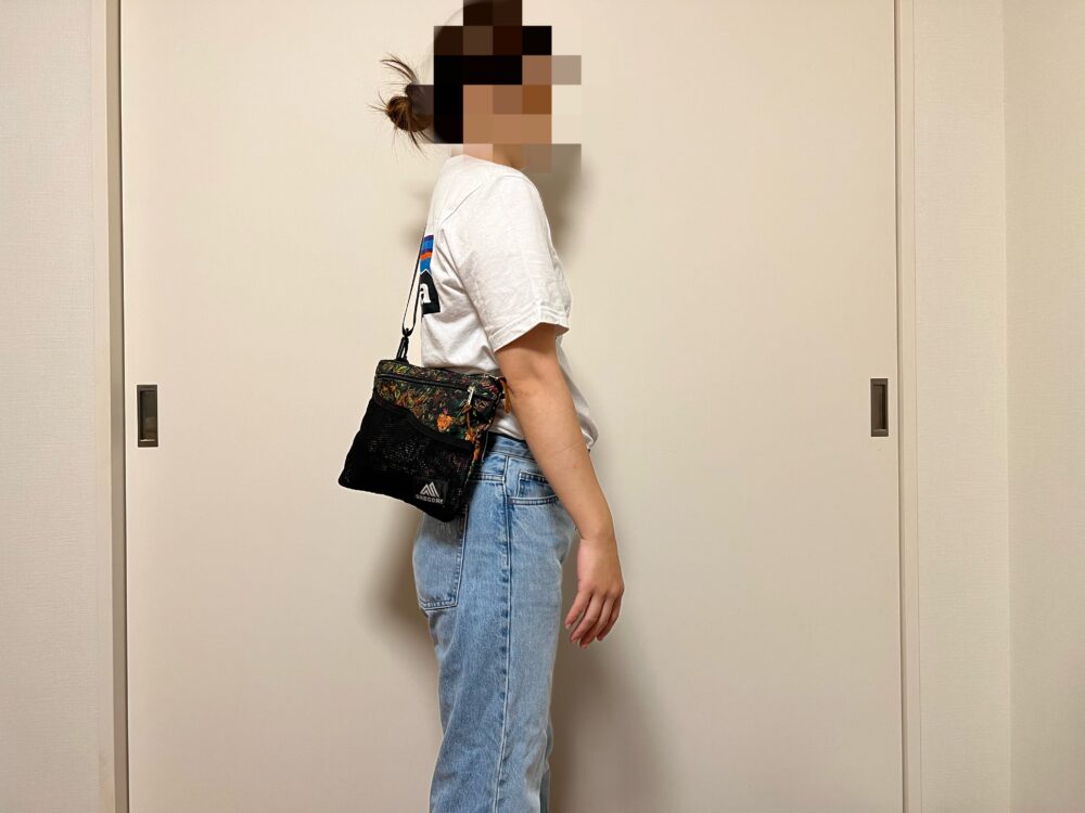 クラシックサコッシュ使用のイメージ(側面)