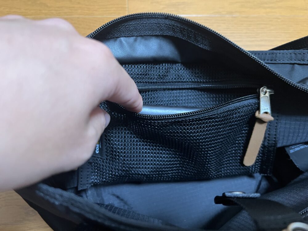 ジッパー付きのポケット