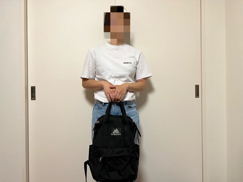 手で持って