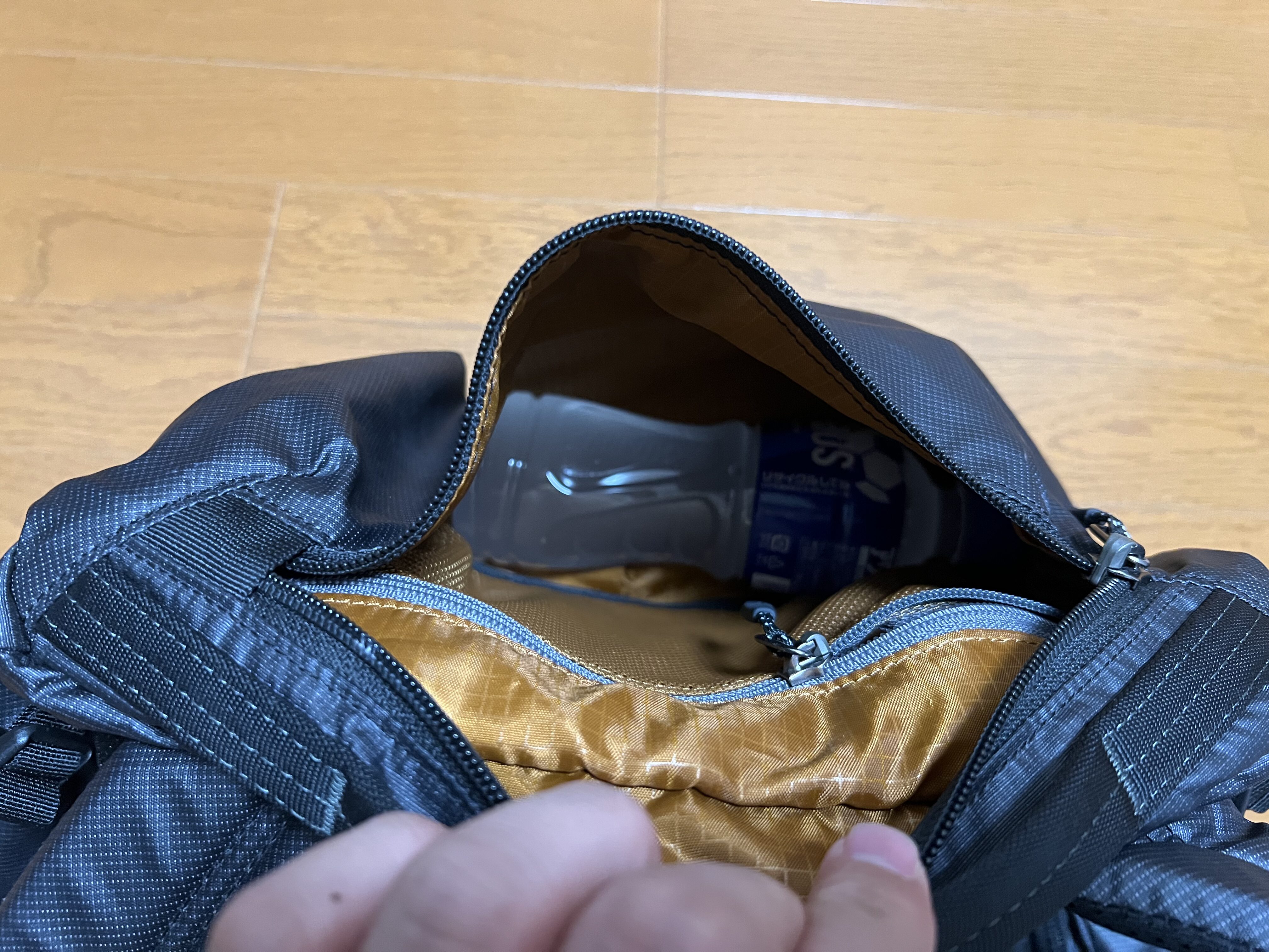 上部のポケット