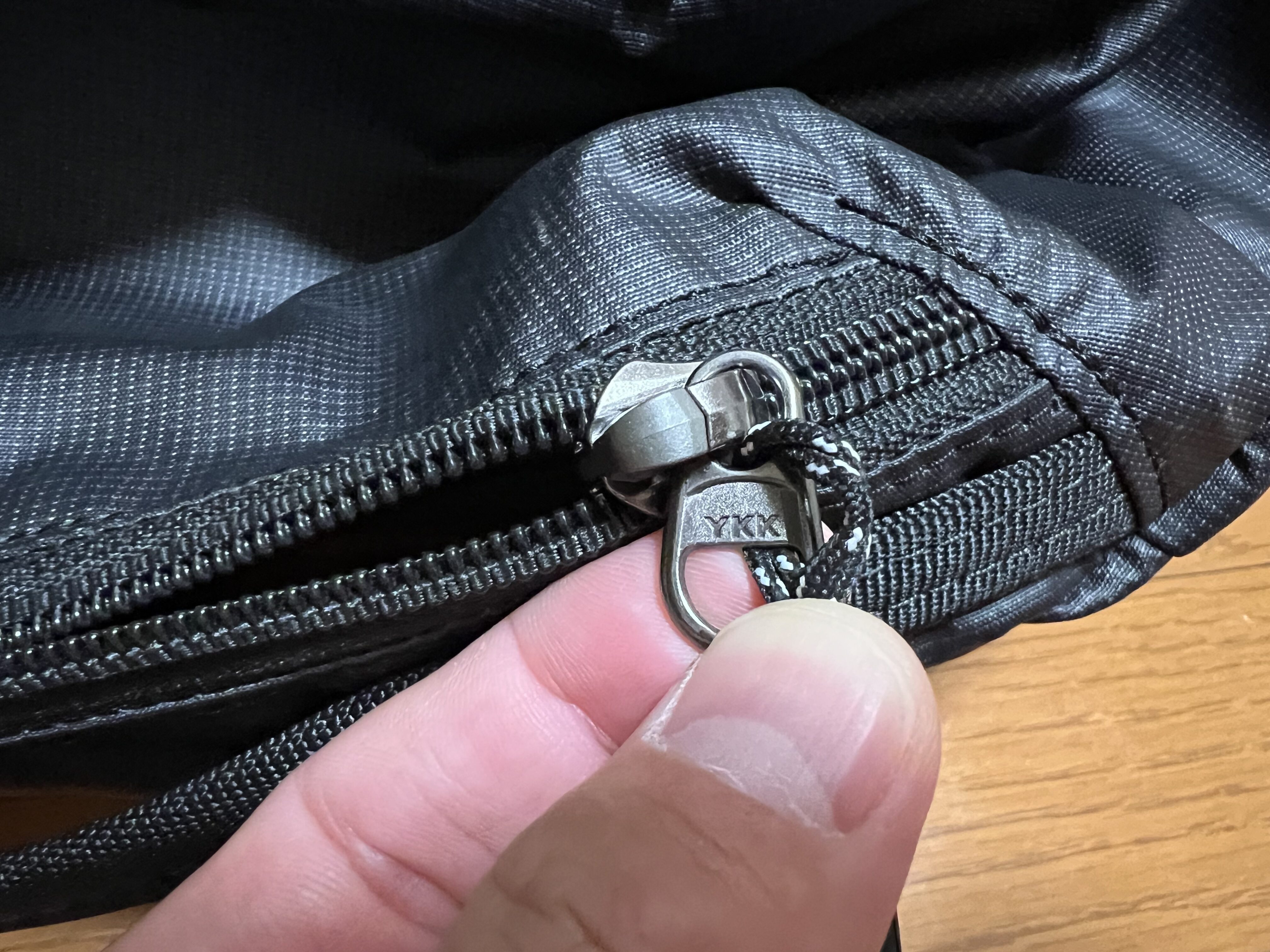 ジッパーはYKK