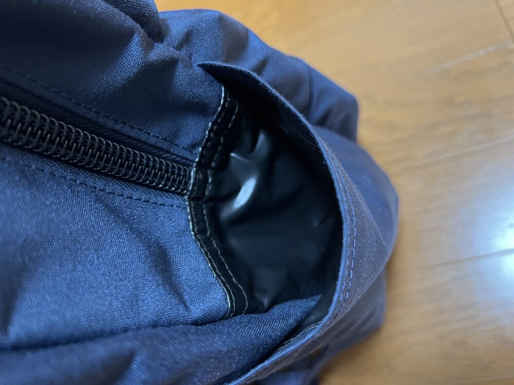 内側がビニール
