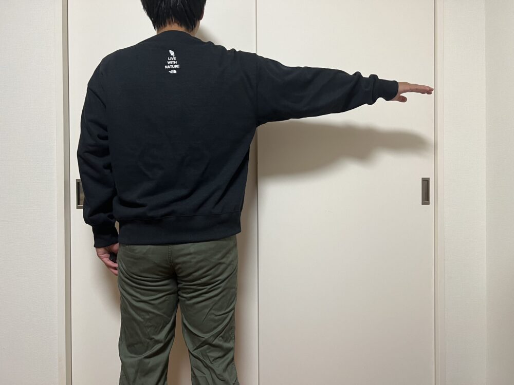 正面 Mサイズ着用 腕を開いて