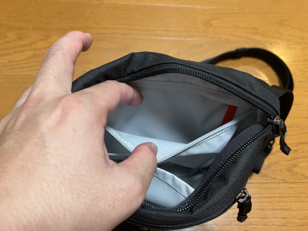 ジッパー付きのポケット
