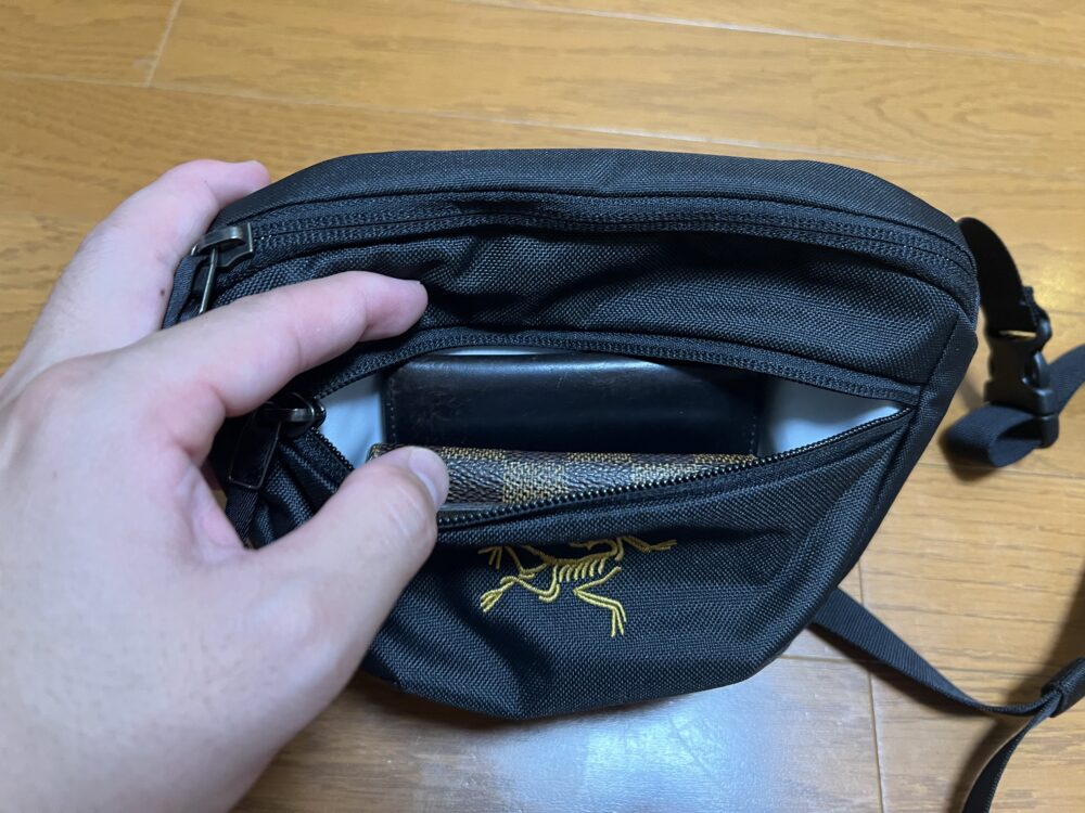 フロントポケット