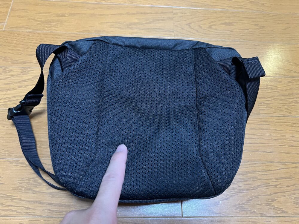 メッシュの背面パネル