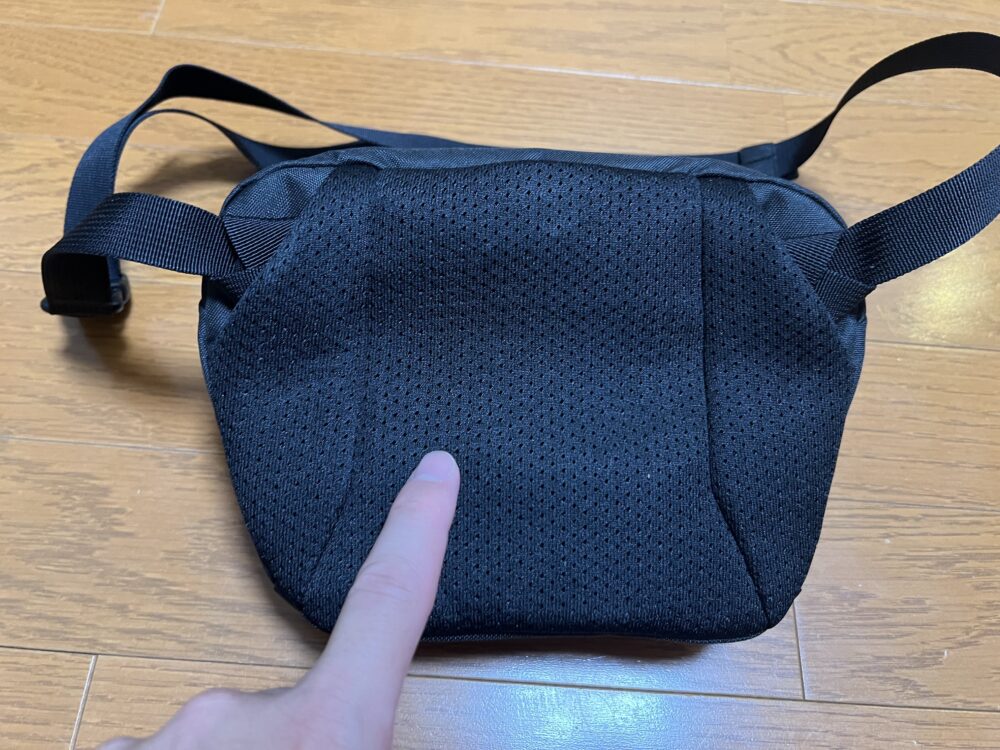メッシュの背面パネル