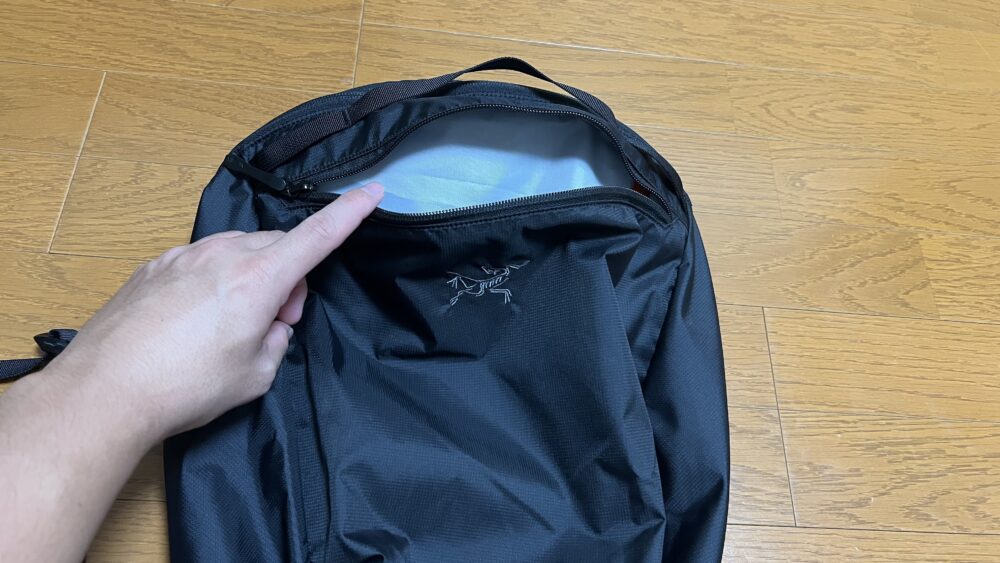 フロントポケット