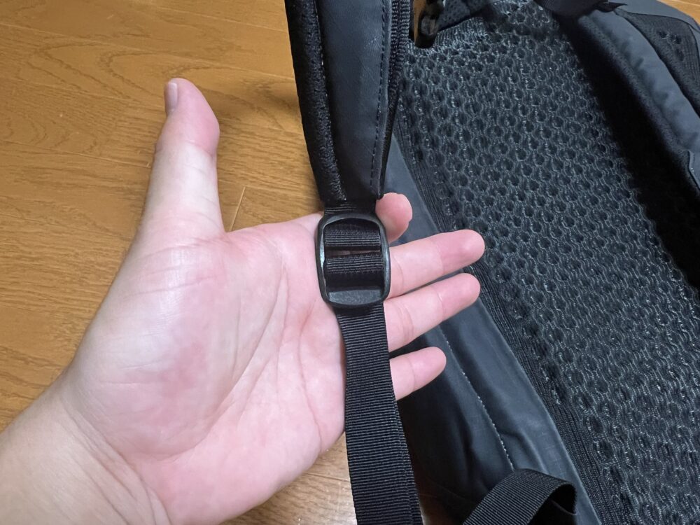ショルダーハーネス調節バックル