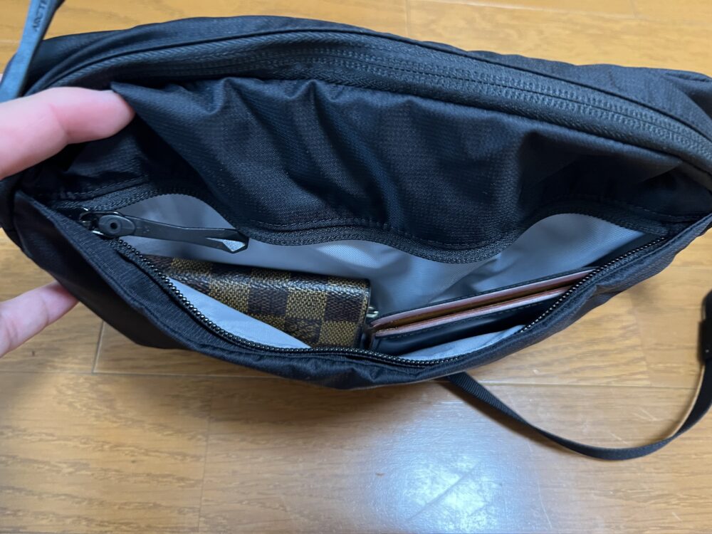 フロントポケット