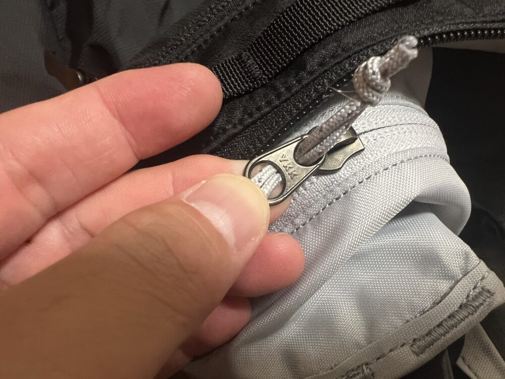 ジッパーはYKK